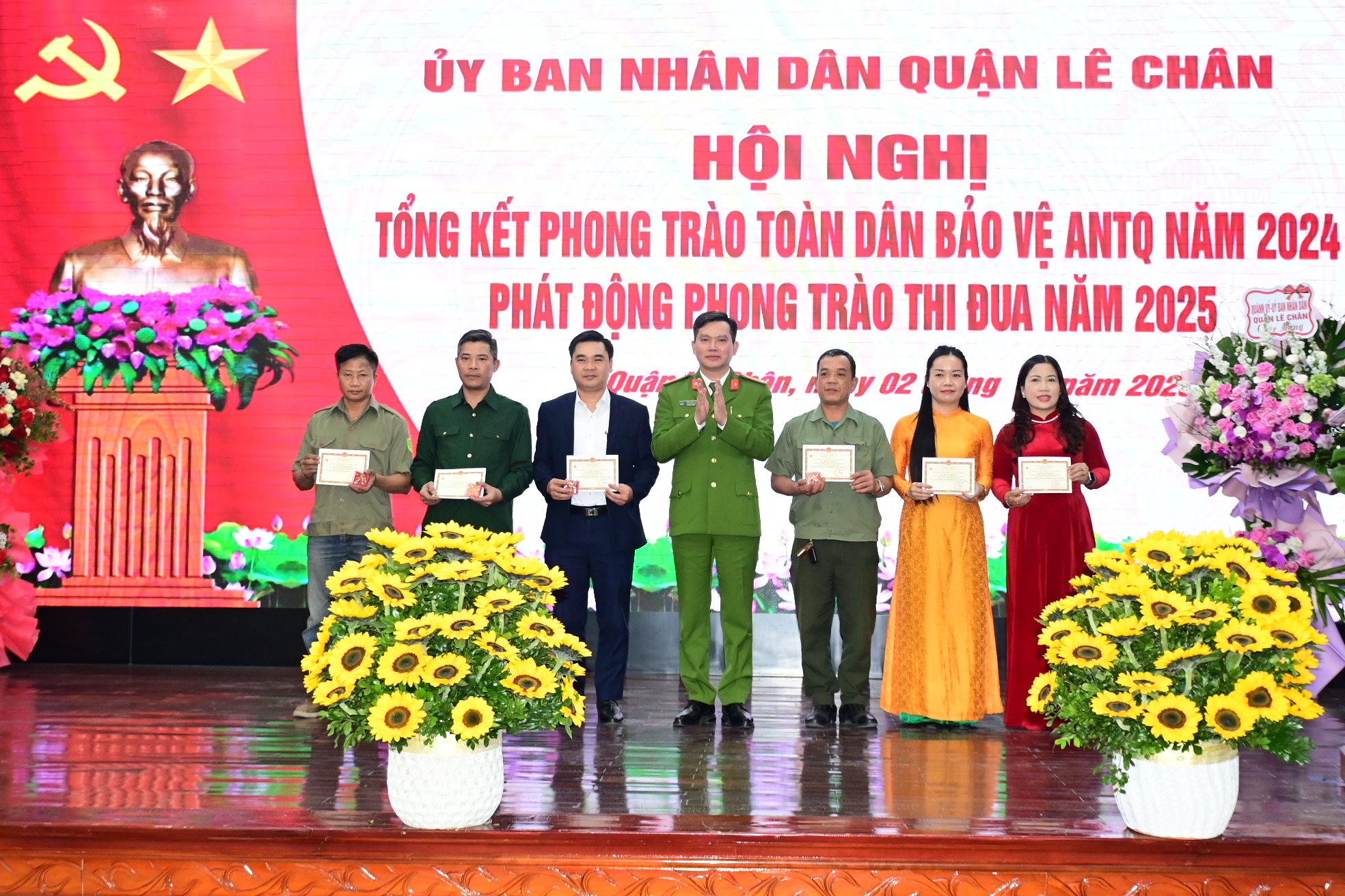 UBND quận Lê Chân tổng kết phong trào toàn dân bảo vệ an ninh Tổ quốc năm 2024, phát động phong trào toàn dân bảo vệ an ninh Tổ quốc năm 2024.